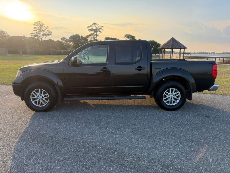 2016 Nissan Frontier Crew Cab SV Pickup 4D 5 ft - Image 5