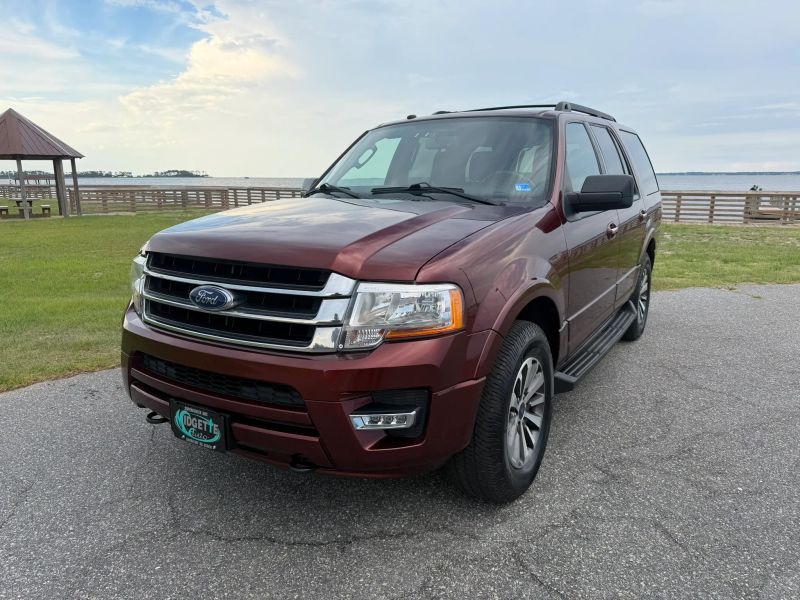2017 Ford Expedition XLT Sport Utility 4D - Image 3
