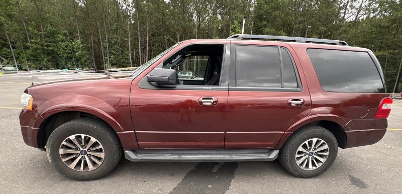 2017 Ford Expedition XLT Sport Utility 4D - Image 4