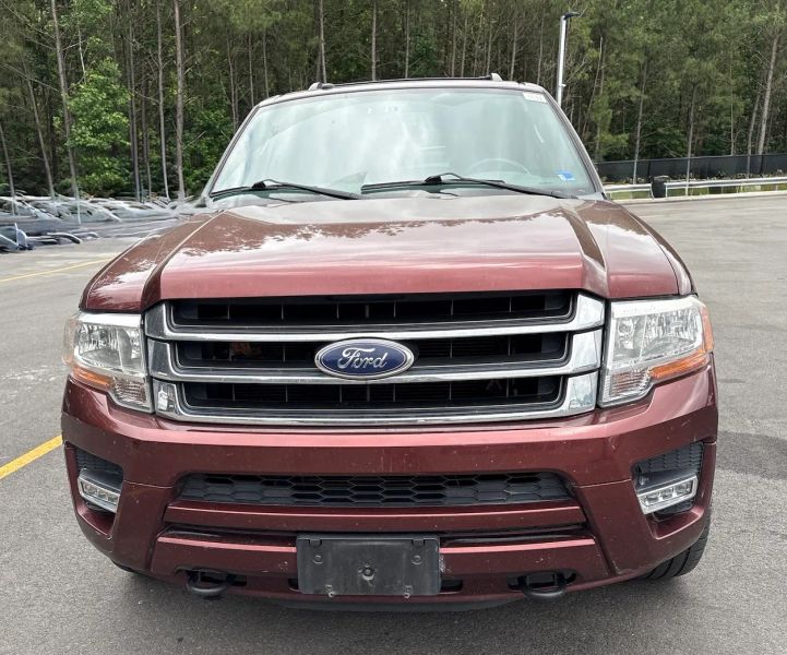 2017 Ford Expedition XLT Sport Utility 4D - Image 2