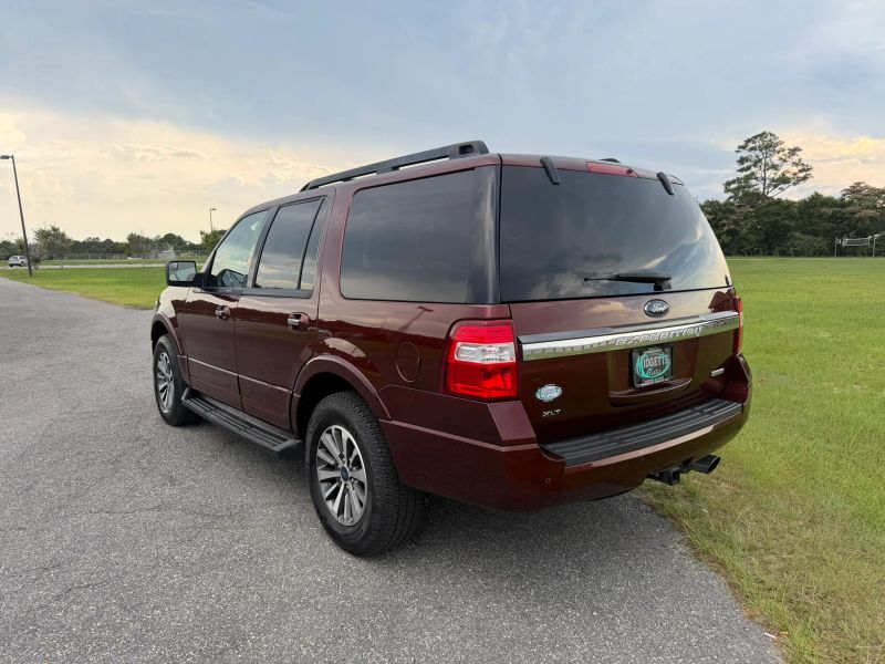 2017 Ford Expedition XLT Sport Utility 4D - Image 5