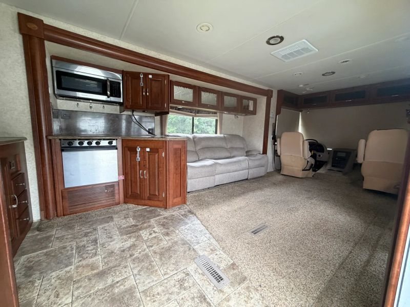 2013 Georgetown by Forest River Georgetown XL 378TS - Image 4