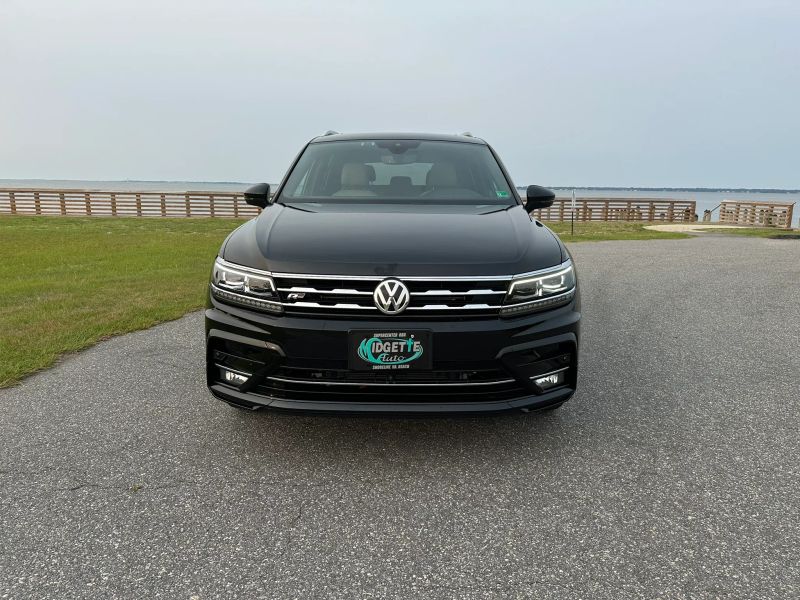 Photo 2 of 2020 Volkswagen Tiguan SEL Premium R-Line 4MOTION Sport Utility 4D