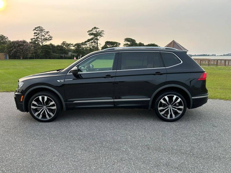 Photo 4 of 2020 Volkswagen Tiguan SEL Premium R-Line 4MOTION Sport Utility 4D
