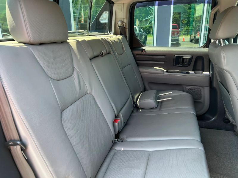Photo 4 of 2010 Honda Ridgeline RTL Pickup 4D 5 ft