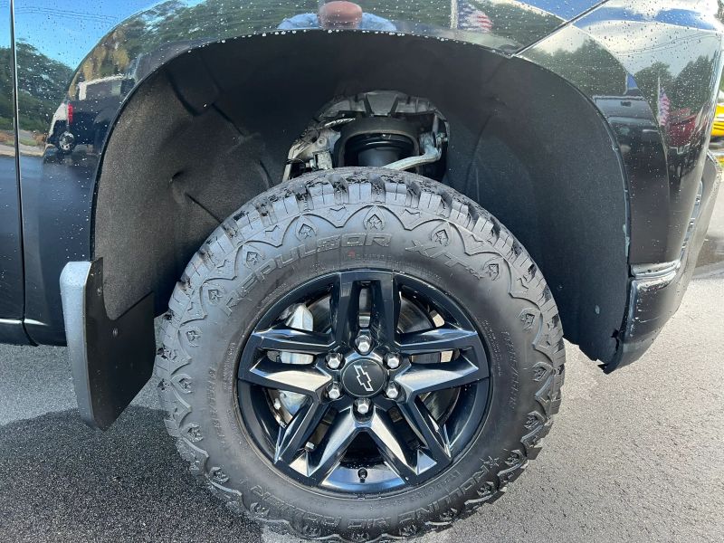Photo 4 of 2020 Chevrolet Silverado 1500 Crew Cab Custom Trail Boss Pickup 4D 5 3/4 ft