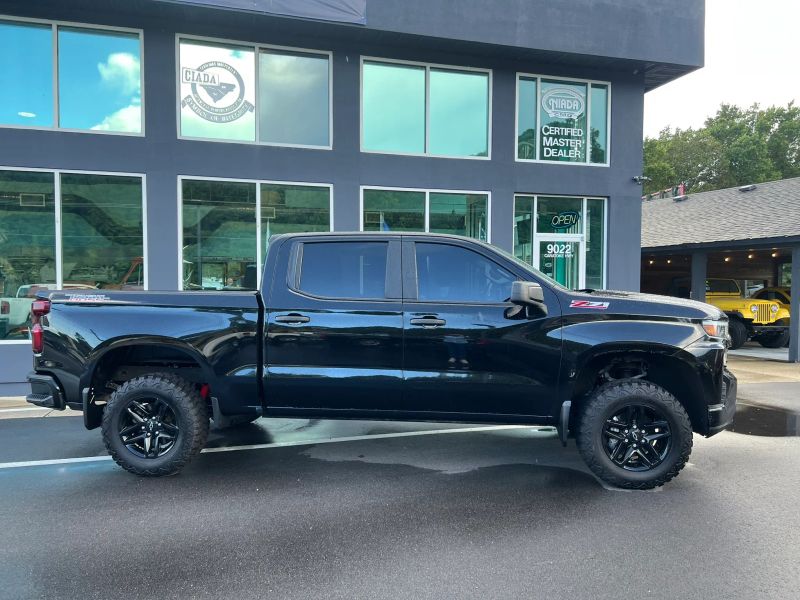 Photo 5 of 2020 Chevrolet Silverado 1500 Crew Cab Custom Trail Boss Pickup 4D 5 3/4 ft