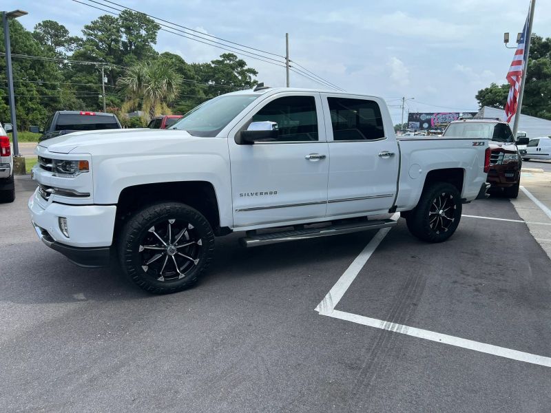 Photo 3 of 2017 Chevrolet Silverado 1500 Crew Cab Z71 LTZ Pickup 4D 5 3/4 ft
