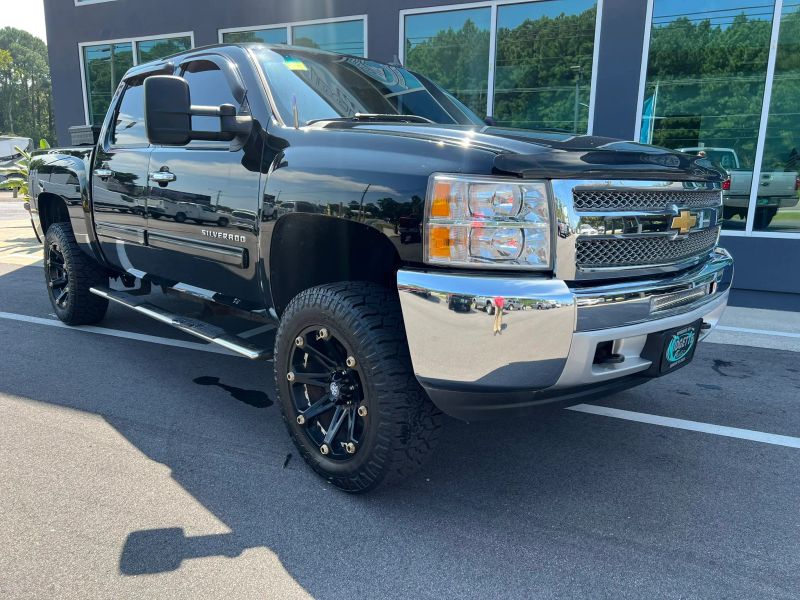 Photo 4 of 2013 Chevrolet Silverado 1500 Crew Cab LT Pickup 4D 5 3/4 ft