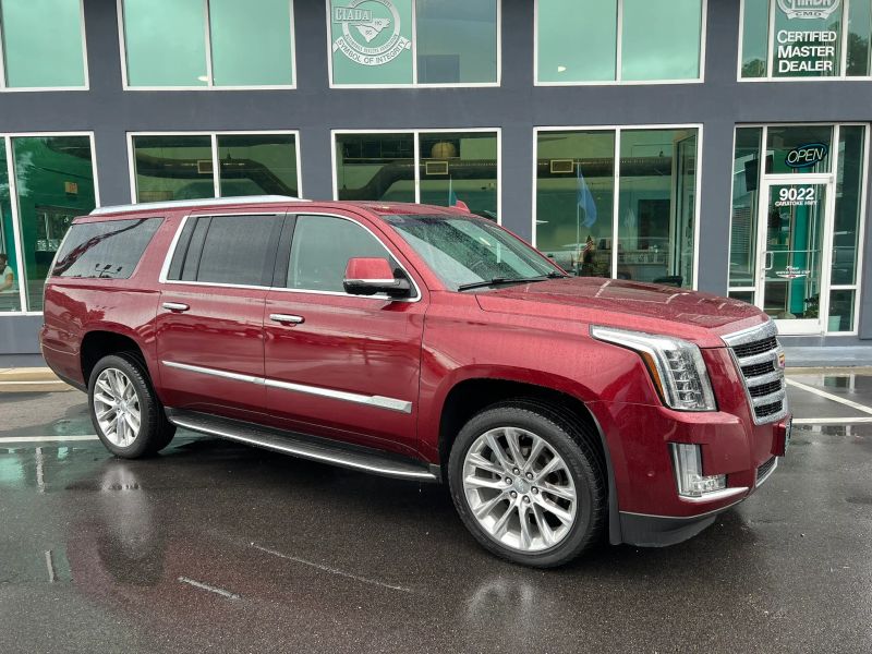 Photo 3 of 2017 Cadillac Escalade ESV Luxury Sport Utility 4D