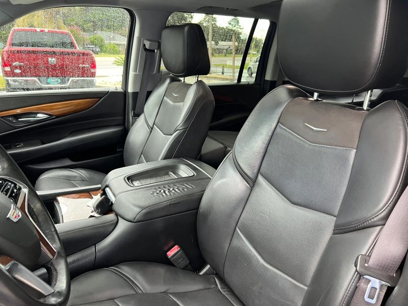 Photo 4 of 2017 Cadillac Escalade ESV Luxury Sport Utility 4D