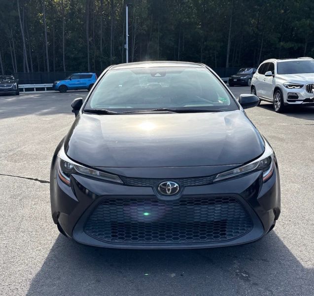 2020 Toyota Corolla LE Sedan 4D - Image 2