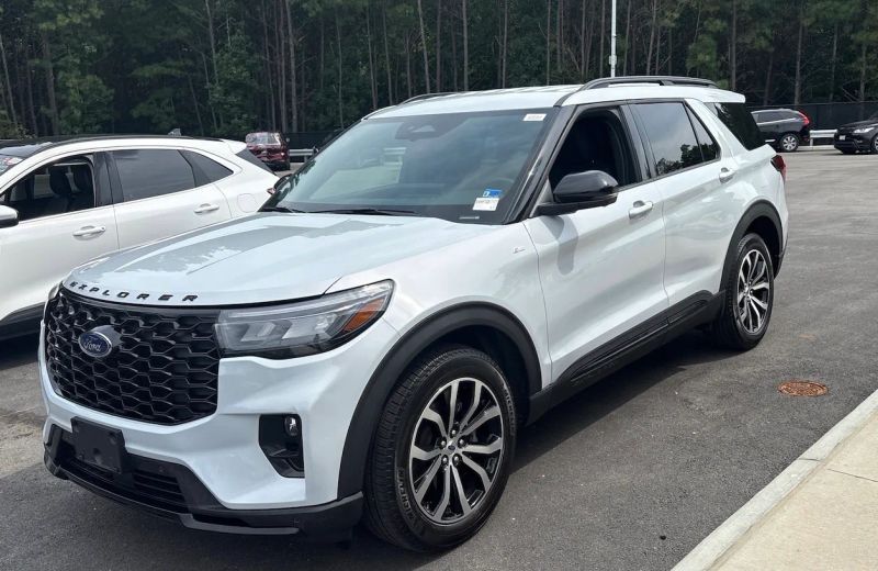 Photo 3 of 2026 Ford Explorer ST-Line Sport Utility 4D