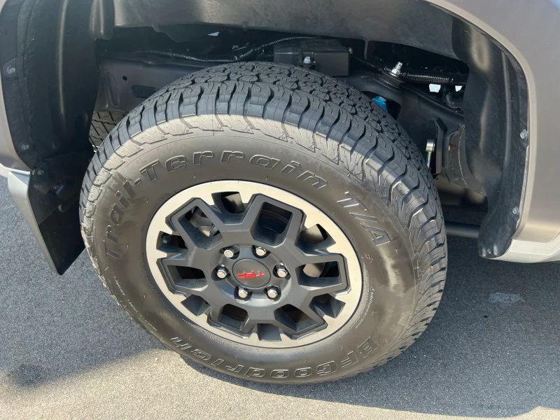 2025 Toyota Tacoma Crew Cab TRD Off-Road 4WD 2.4L I4 Turbo Auto - Image 5