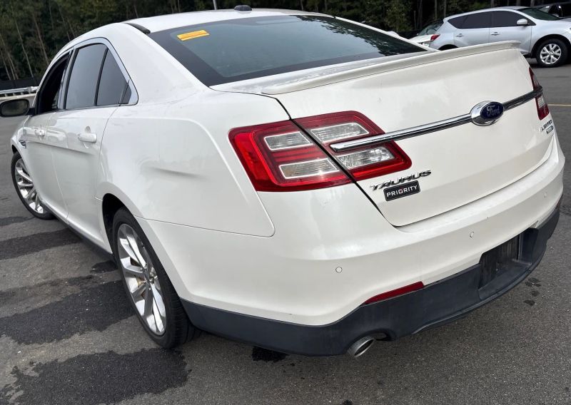 2014 Toyota Taurus Limited Sedan 4D - Image 5
