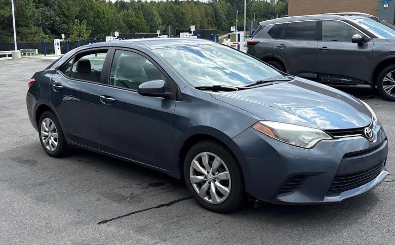 2014 Toyota Corolla LE Sedan 4D - Image 3