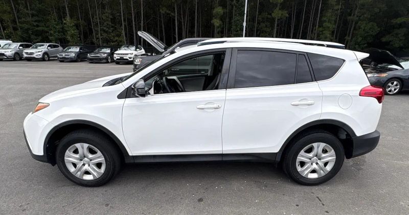 Photo 5 of 2014 Toyota RAV4 LE Sport Utility 4D