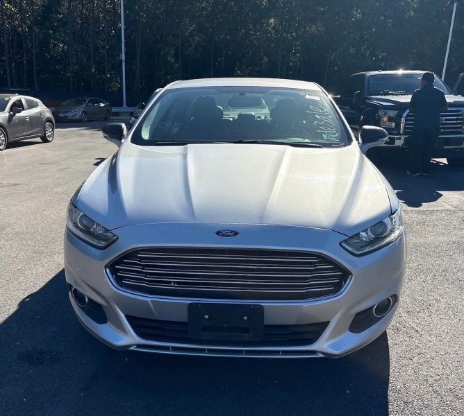 2016 Ford Fusion SE Sedan 4D - Image 2