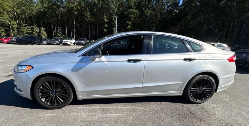 2016 Ford Fusion SE Sedan 4D - Image 4