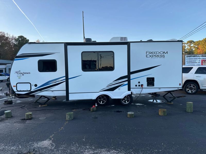Photo 5 of 2022 Coachmen Freedom Exp Ultra Lite 257BHS