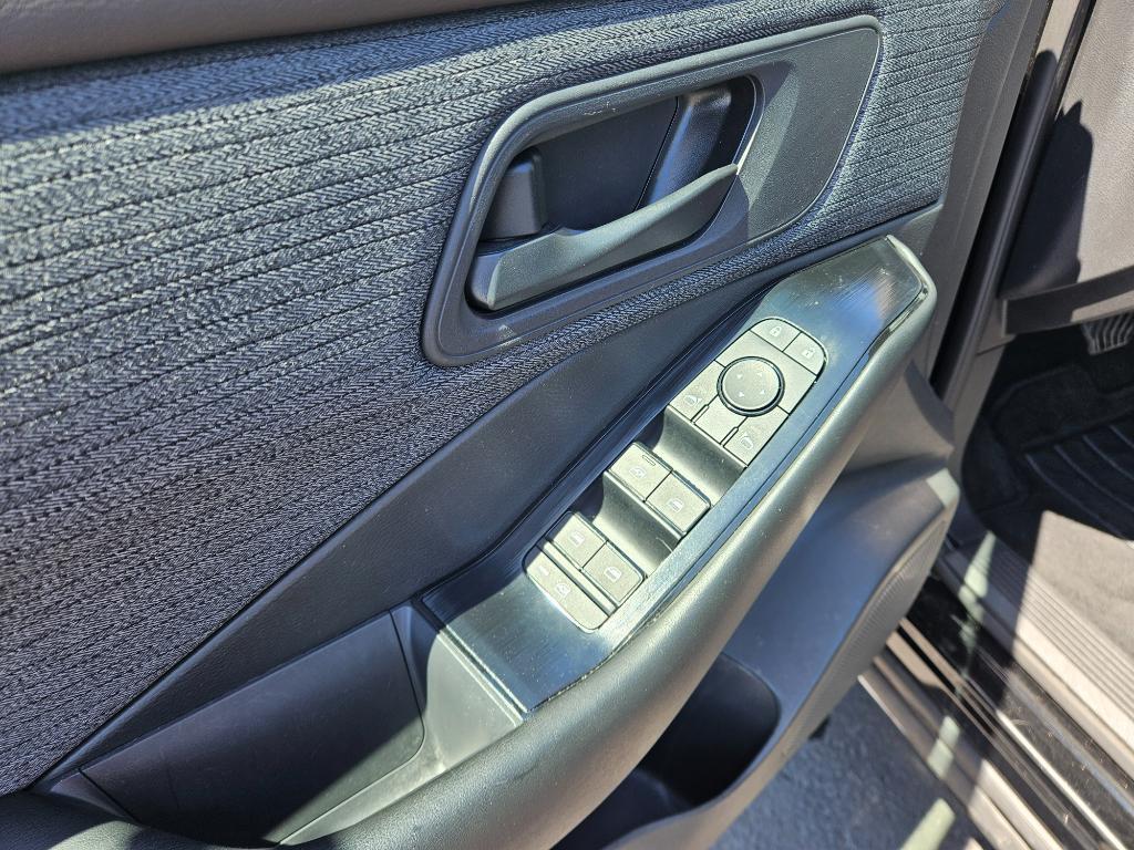 2023 Nissan Rogue S - Photo 10