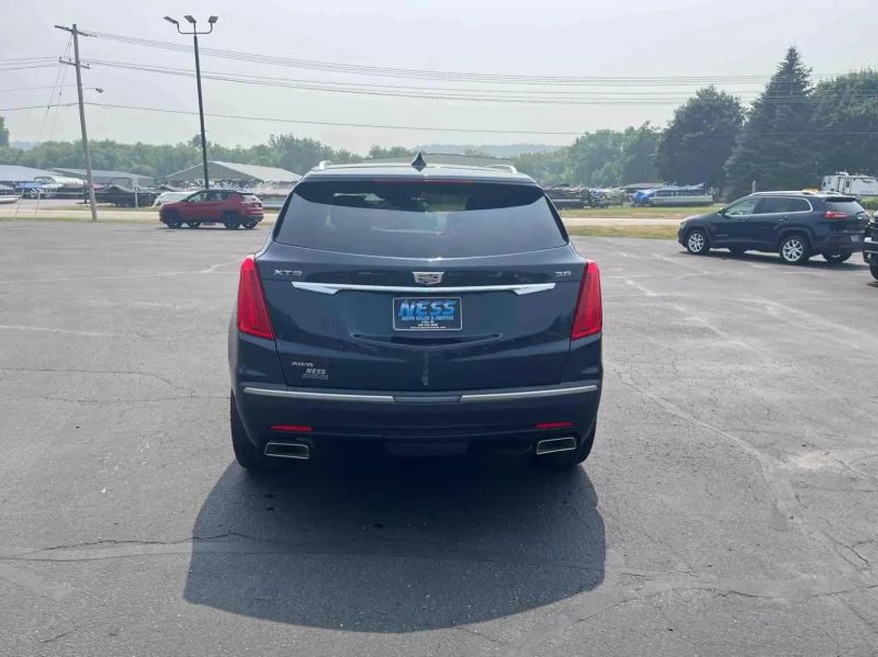 2018 Cadillac XT5 Premium Luxury - Image 4
