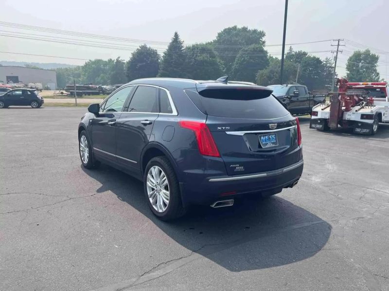 2018 Cadillac XT5 Premium Luxury - Image 3