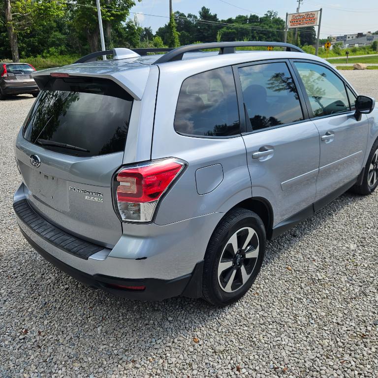 2017 Subaru Forester 2.5i Premium - Image 5