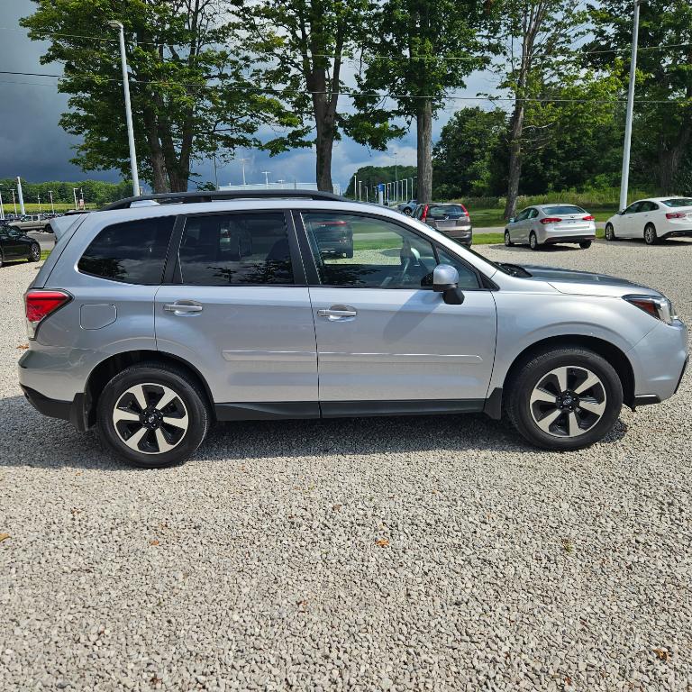 2017 Subaru Forester 2.5i Premium - Image 4
