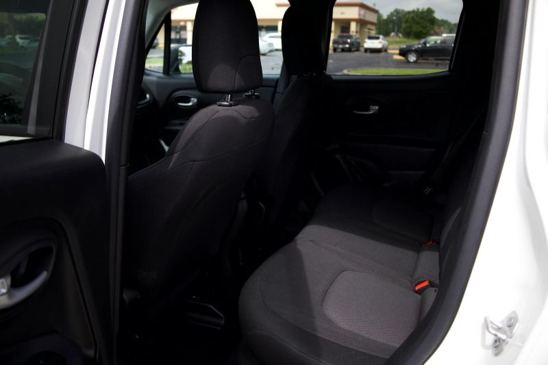 2023 Jeep Renegade Latitude - Photo 6