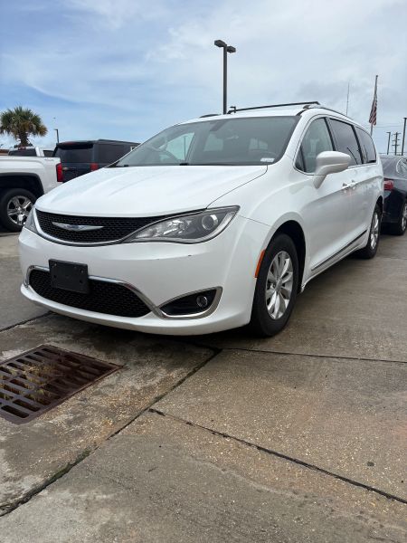 2018 Chrysler Pacifica Touring L's photo