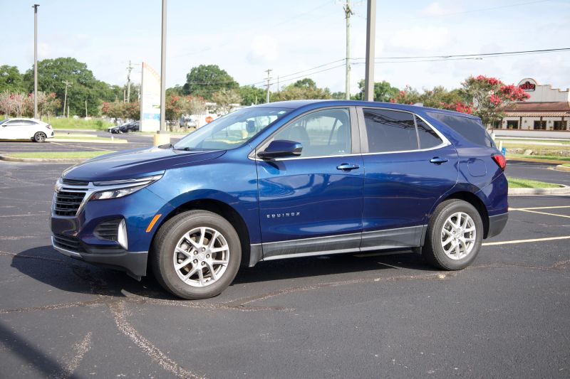 2022 Chevrolet Equinox LT - Image 2