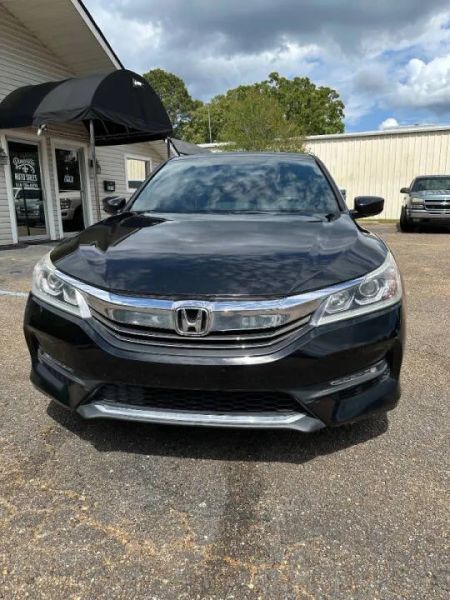 2017 Honda Accord Sport - Image 2