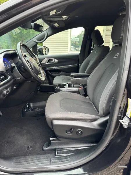2019 Chrysler Pacifica Touring Plus - Image 5