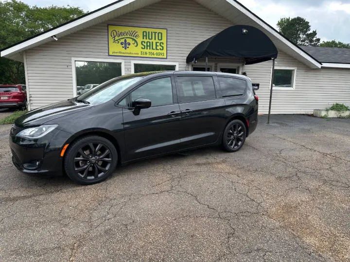 2019 Chrysler Pacifica Touring Plus - Image 2