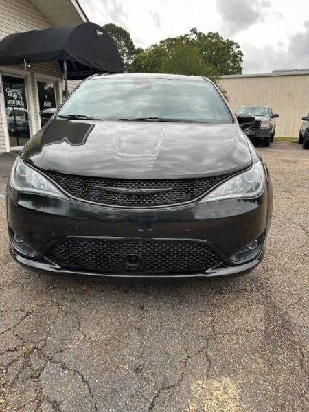2019 Chrysler Pacifica Touring Plus - Image 3