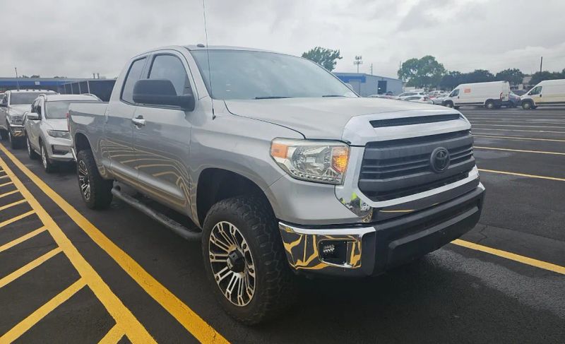 2014 Toyota Tundra SR5 - Image 2