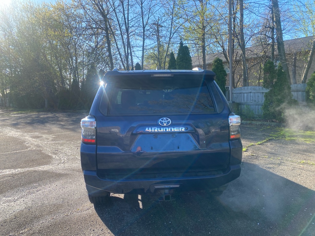 2017 Toyota 4Runner SR5 - Image 4