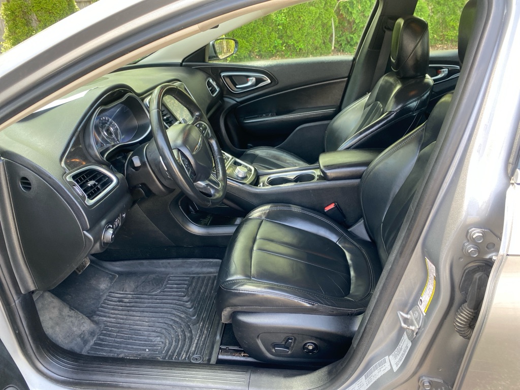 2016 Chrysler 200 C - Photo 8