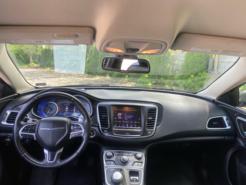 2016 Chrysler 200 C - Photo 16