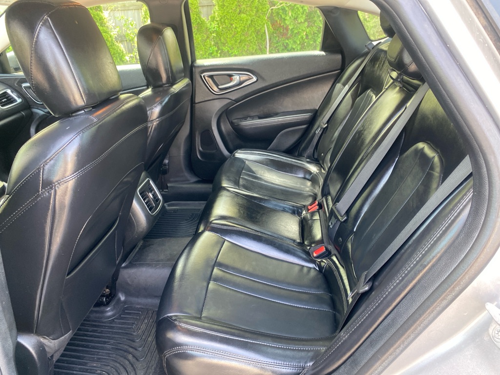 2016 Chrysler 200 C - Photo 17
