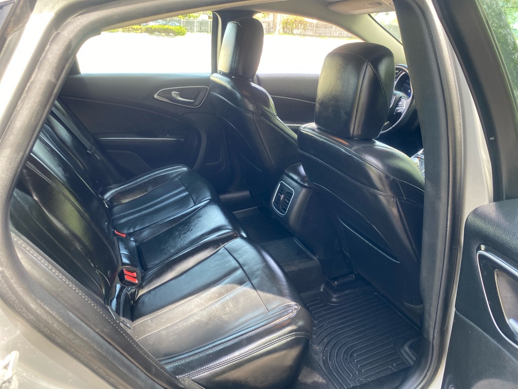 2016 Chrysler 200 C - Photo 20