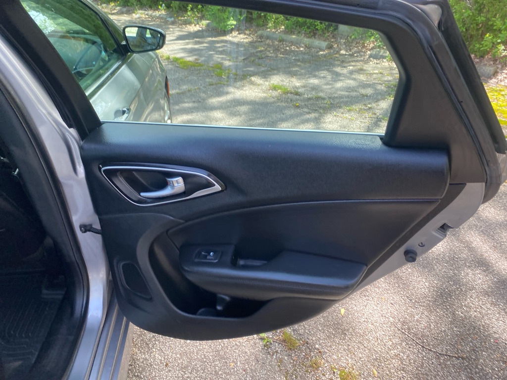 2016 Chrysler 200 C - Photo 21