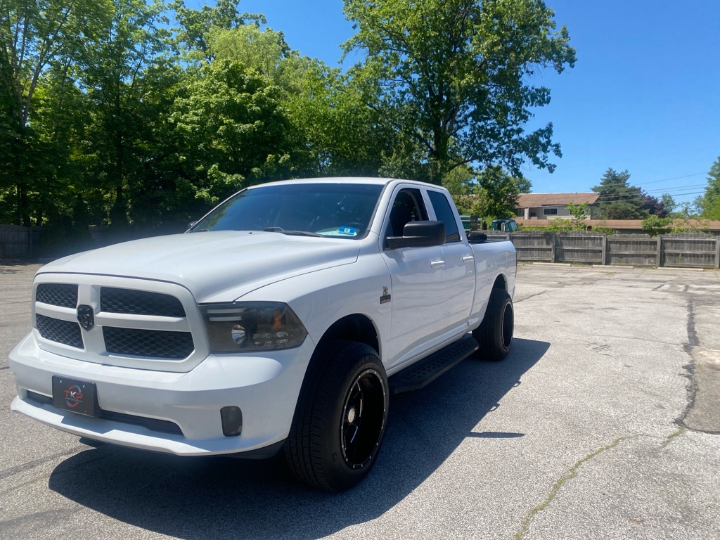 2017 RAM 1500 Express 4x4 Quad Cab 6'4's photo