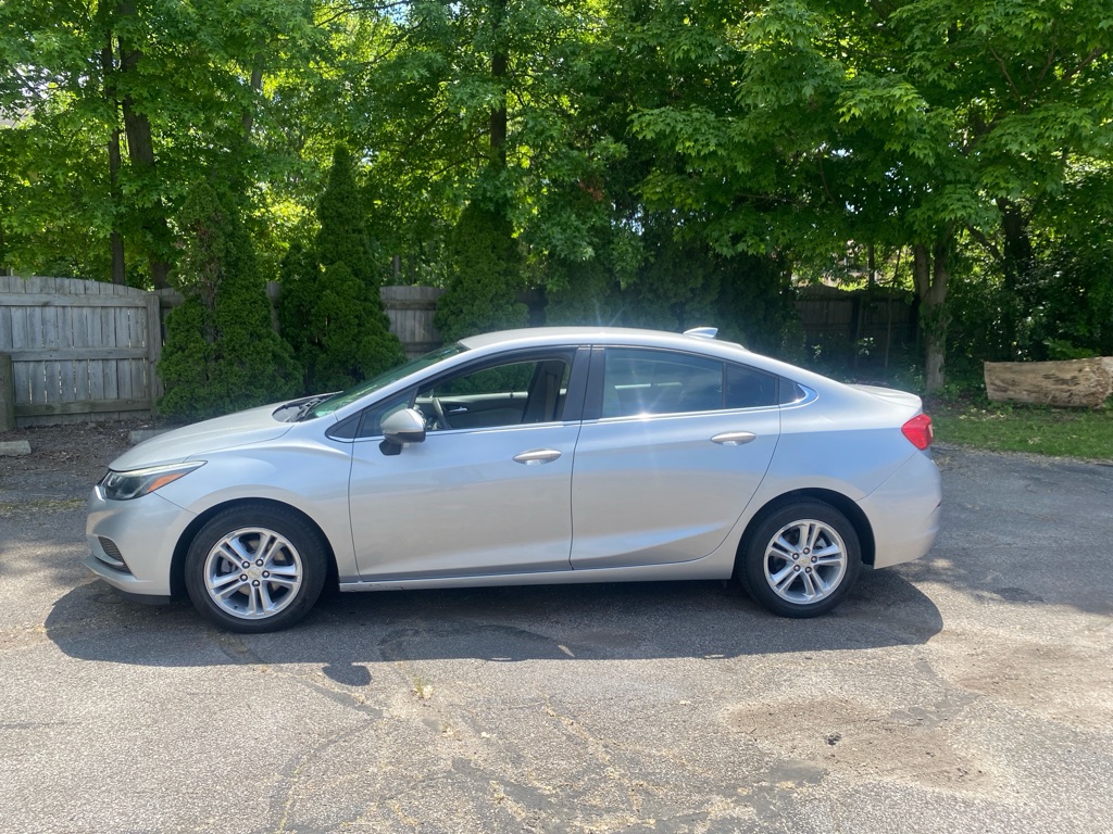 2016 Chevrolet Cruze LT Auto - Image 2