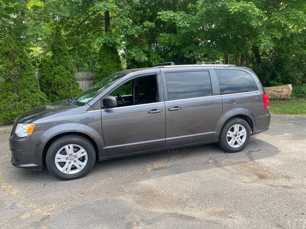 2019 Dodge Grand Caravan SXT - Image 2