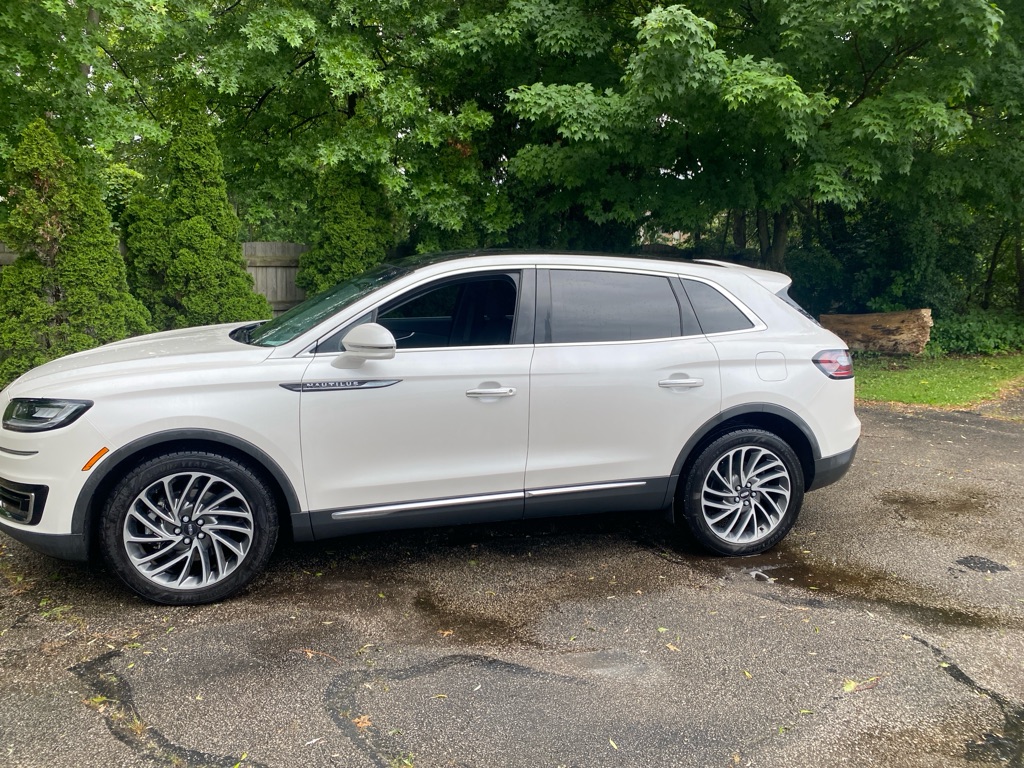 2019 Lincoln Nautilus Reserve - Image 2