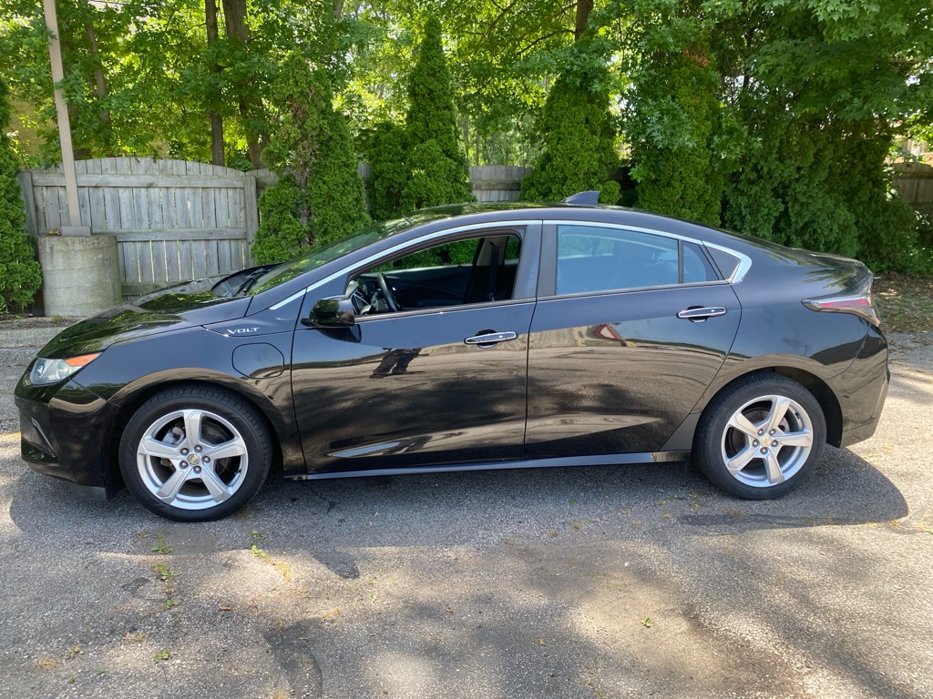 2017 Chevrolet Volt LT - Image 2