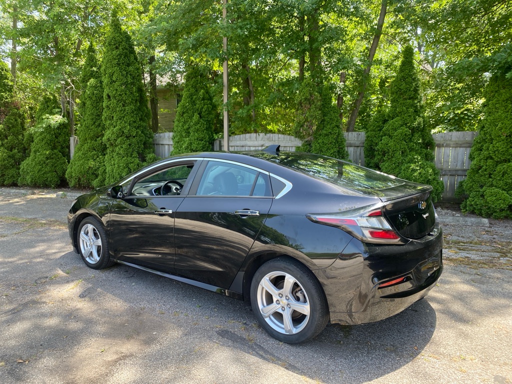 2017 Chevrolet Volt LT - Image 3