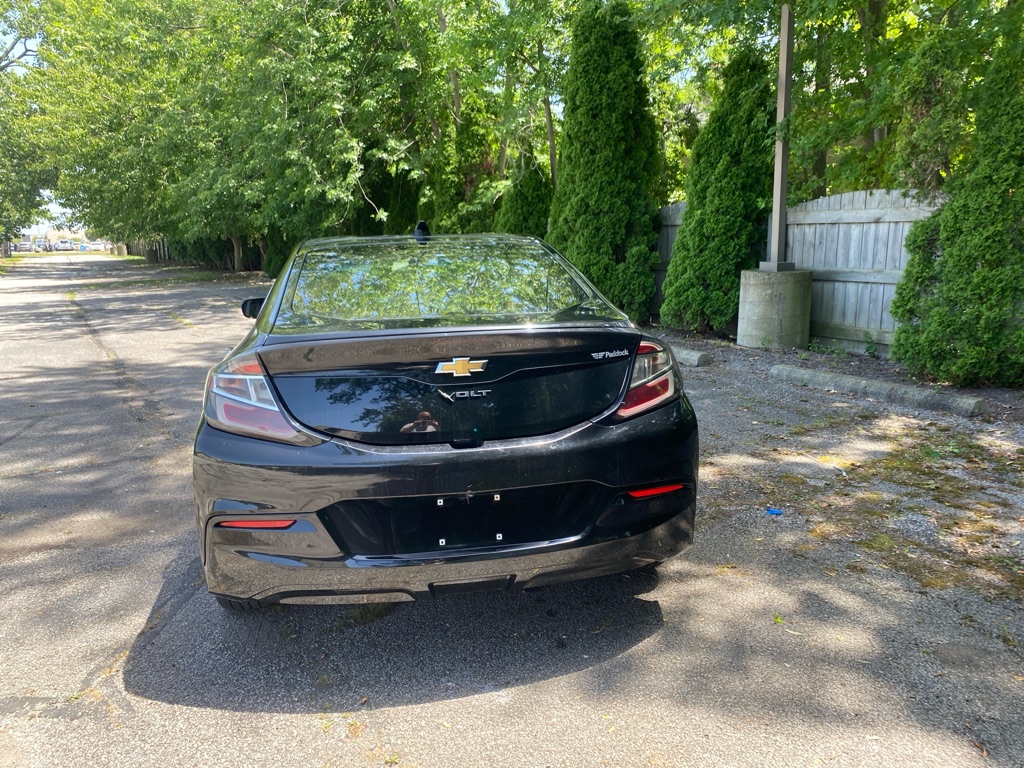 2017 Chevrolet Volt LT - Image 4